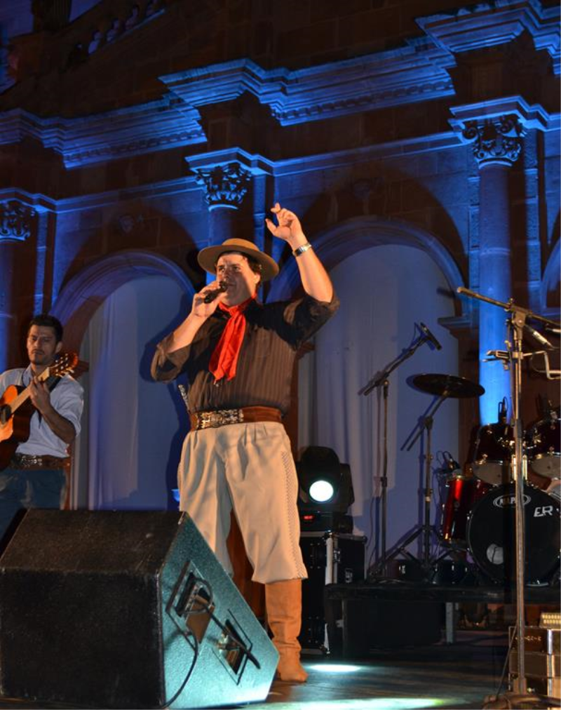 Show com Fábio de Oliveira dá prosseguimento à programação